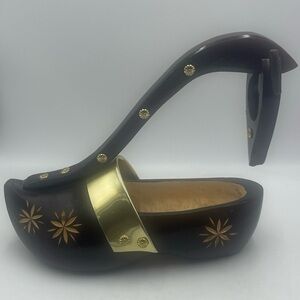 VTG Handcrafted Wood Dutch Clog Shoe Wine Bottle Caddy Holder with Floral Detail